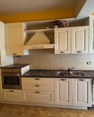 Cucina completa crema/avorio con elettrodomestici