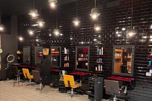 Salone attività parrucchiere uomo-donna/estetista