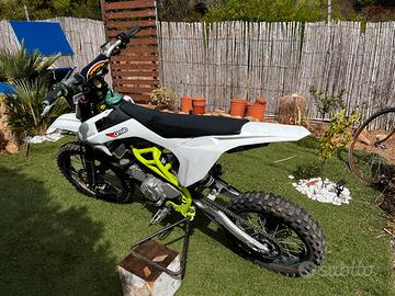 Pit bike