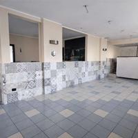 Locale commerciale per ristorazione con area ester