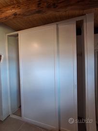 struttura con telaio e porte in alluminio 