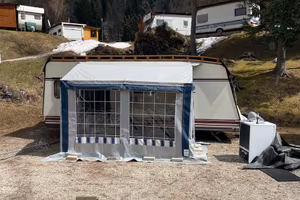 Roulotte Bürstner doppio asse con veranda