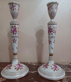 Coppia di candelabri in porcellana