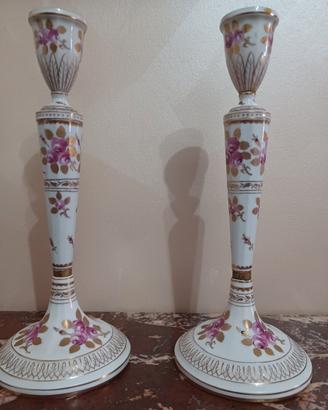 Coppia di candelabri in porcellana