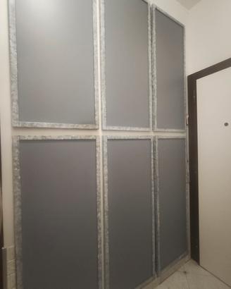 sportelli armadio a muro  con cerniere 