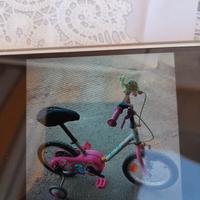 passeggini €40 ed €70,bici 14  € 40,box €50.Anche 