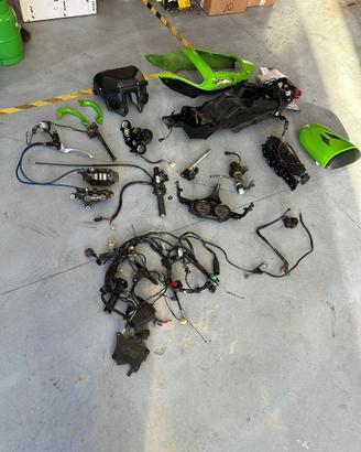 Pezzi ricambio  kawasaki ninjia 2002