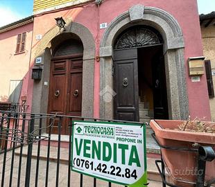 4 LOCALI A ISCHIA DI CASTRO