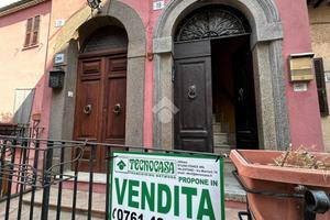 4 LOCALI A ISCHIA DI CASTRO