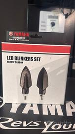 Set di frecce a LED finitura carbon