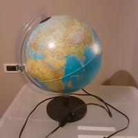 Mappamondo illuminato