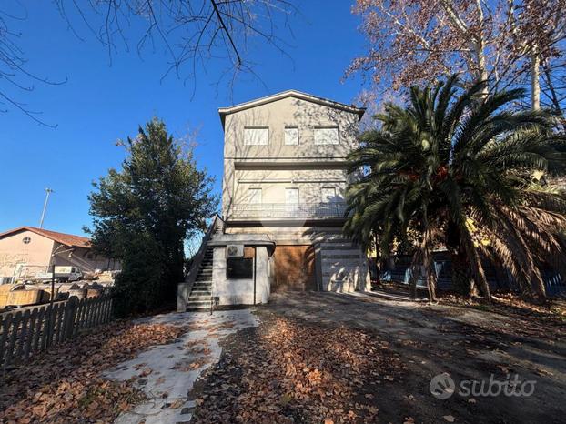 PALAZZINA A VITERBO