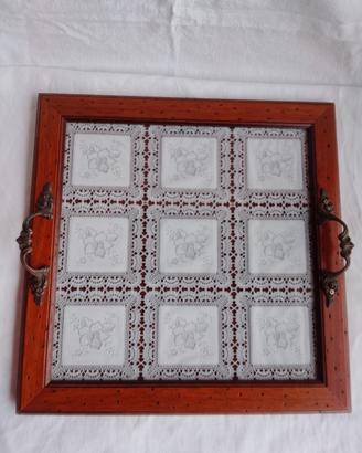 Vassoio in legno con pizzo 