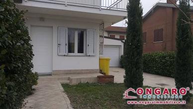 Villa di 190 m² con più di 5 locali e box auto a C