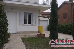 Villa di 190 m² con più di 5 locali e box auto a C