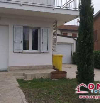Villa di 190 m² con più di 5 locali e box auto a C