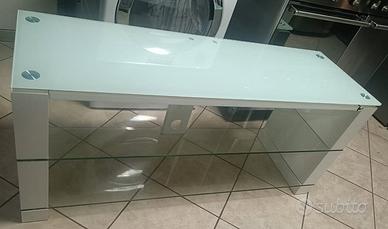 poltrona, mobile tv, 2 sgabelli e 2 tavolini