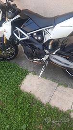 Aprilia dorsoduro 750