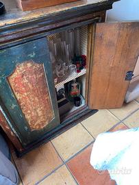 Antico mobiletto in legno massello dipinto