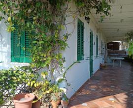 Casa con tre camere