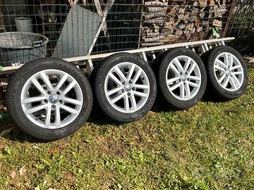 Gomme con cerchi in lega per Golf