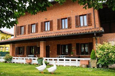 Rustico / Casale di 250 m² con 4 locali e box auto