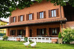 Rustico / Casale di 250 m² con 4 locali e box auto