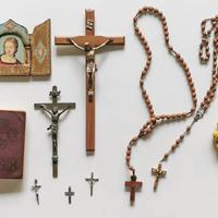 Oggettistica religiosa, rosari, crocifissi