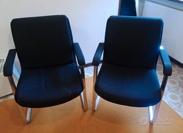 Poltrone in stoffa nera, di design