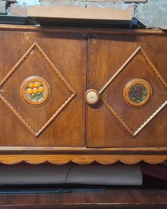 Credenza vintage anni ’50/’60 con decorazioni 