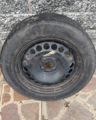 4 cerchi ferro+ pneumatici invernali 185/65/R15 88