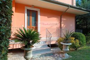 Villetta a schiera di 160 m² con più di 5 locali a