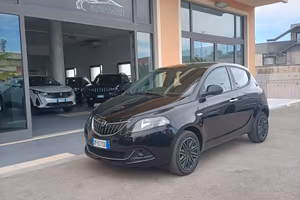 Lancia Ypsilon 1.0 FireFly 5 porte S&S Hybrid Silv