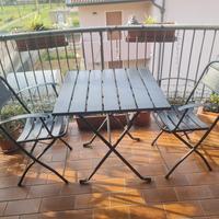 tavolino + due sedie da giardino/ balcone