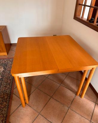 Tavolo in legno allungabile