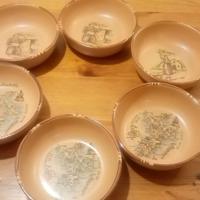  Set composto da 6 piatti. Terracotta smaltata  