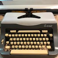 Macchina da scrivere Olivetti mod Everest