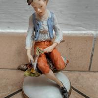 Statuina in porcellana Capodimonte originale.