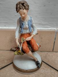 Statuina in porcellana Capodimonte originale.