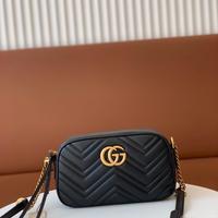 Borsa Gucci Marmont con catena per fotocamera, pic