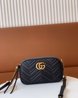 Borsa Gucci Marmont con catena per fotocamera, pic