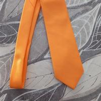 cravatta  colore giallo 