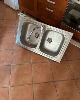 Lavandino due vasche con rubinetto