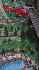 Enorme plastico ferroviario realizzato a mano