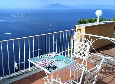 Tavolini in ferro battuto con mattonelle vietresi