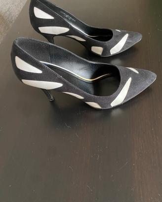 Scarpe nere con inserti bianchi