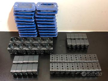 LOTTO DI FRUTTI E SUPPORTI PER  BTICINO LIVING