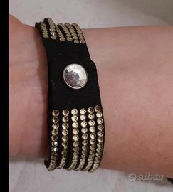 bracciale con brillantini e bottone