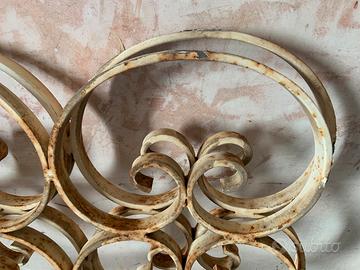 Elementi decorativi in ferro battuto