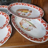 set di n. 5 vassoi ed un porta salse